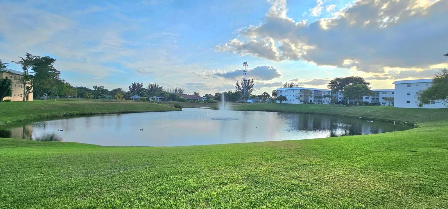 На продажу: $135,000 (2 спален, 2 ванн, 955 Квадратных фут)