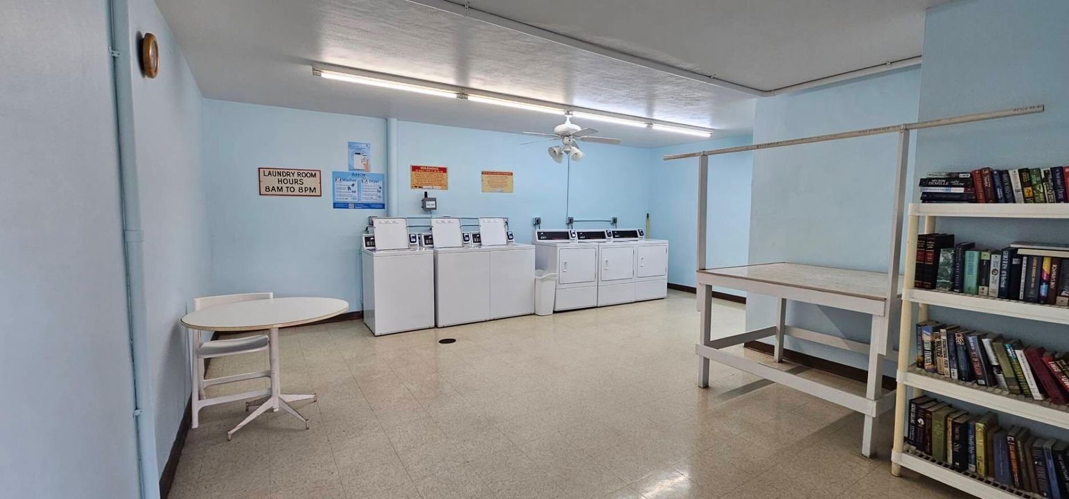 На продажу: $135,000 (2 спален, 2 ванн, 955 Квадратных фут)