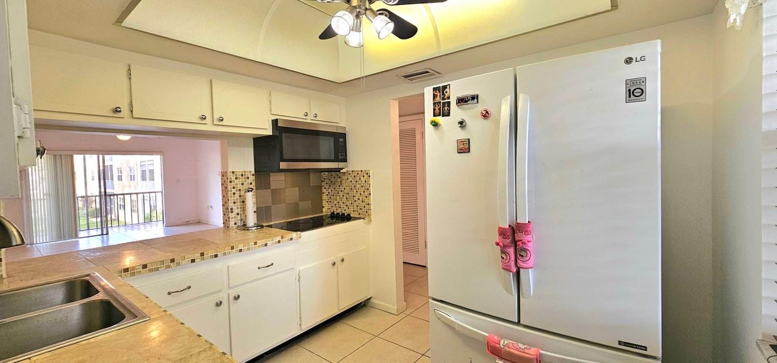 На продажу: $135,000 (2 спален, 2 ванн, 955 Квадратных фут)