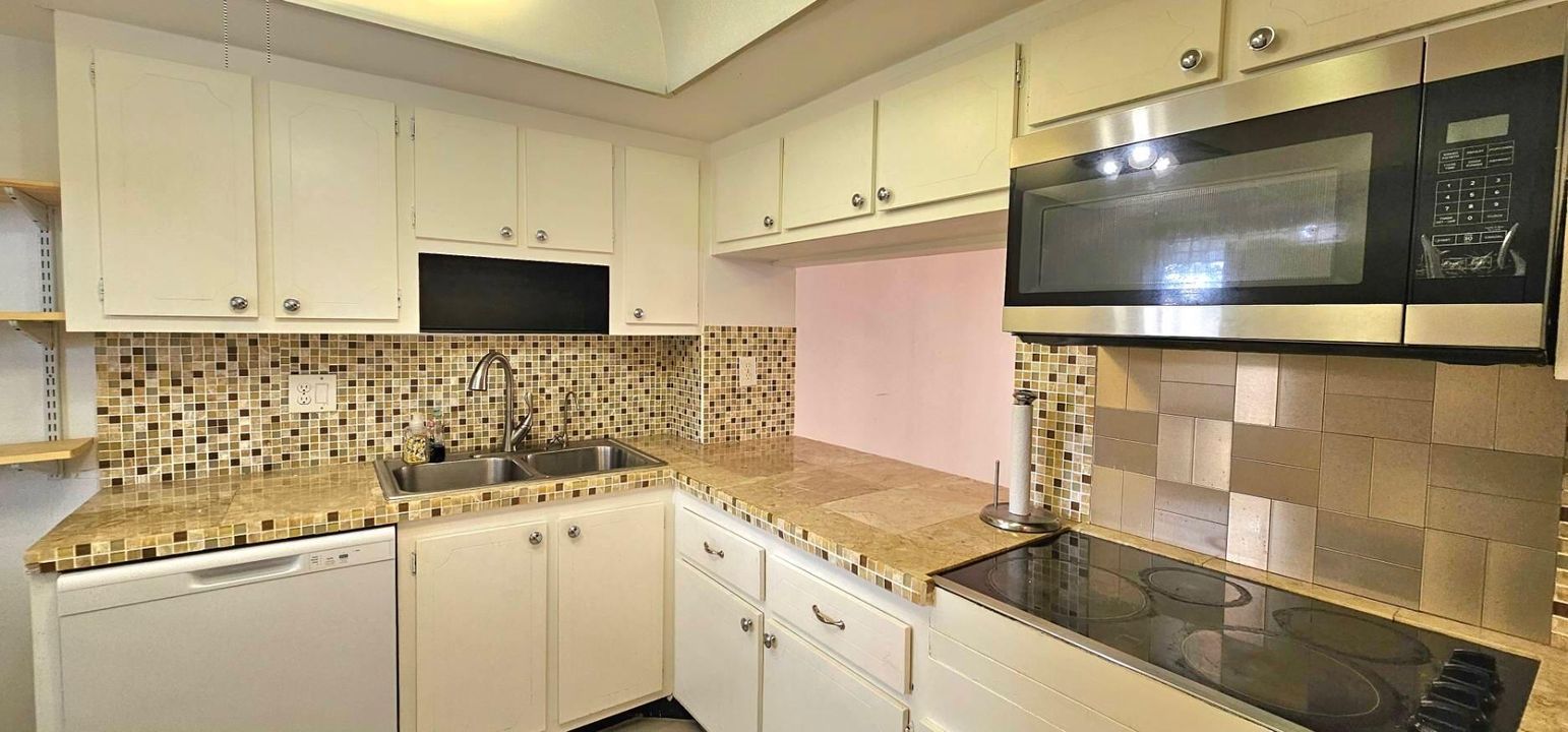 На продажу: $135,000 (2 спален, 2 ванн, 955 Квадратных фут)