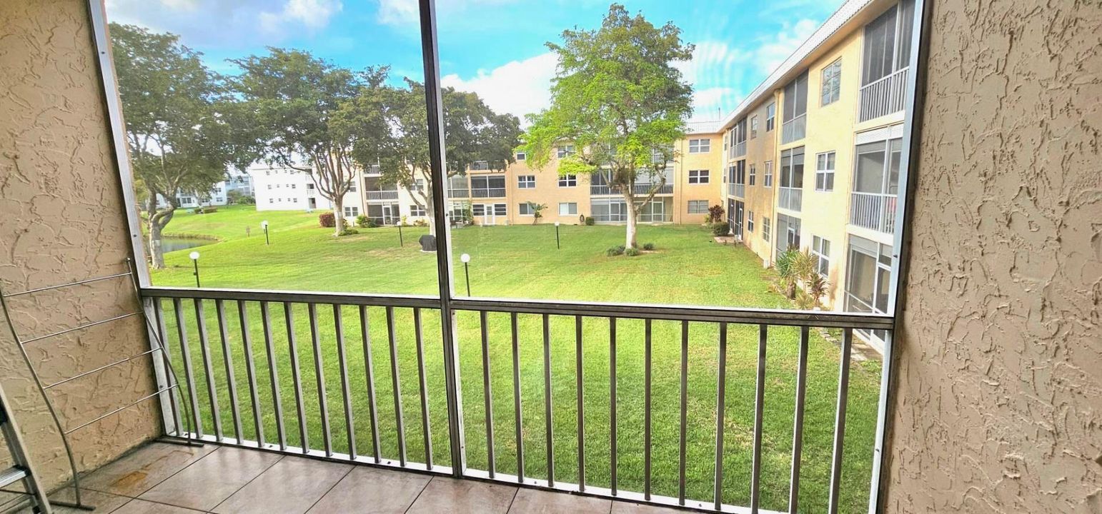 На продажу: $135,000 (2 спален, 2 ванн, 955 Квадратных фут)