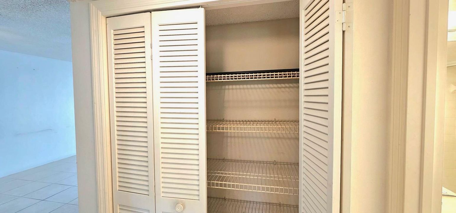 На продажу: $135,000 (2 спален, 2 ванн, 955 Квадратных фут)