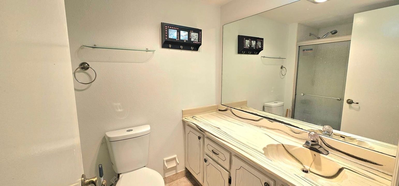 На продажу: $135,000 (2 спален, 2 ванн, 955 Квадратных фут)