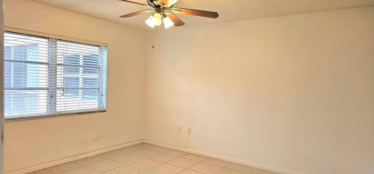 На продажу: $135,000 (2 спален, 2 ванн, 955 Квадратных фут)