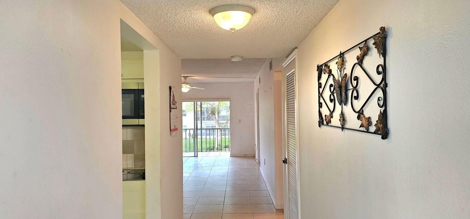 На продажу: $135,000 (2 спален, 2 ванн, 955 Квадратных фут)