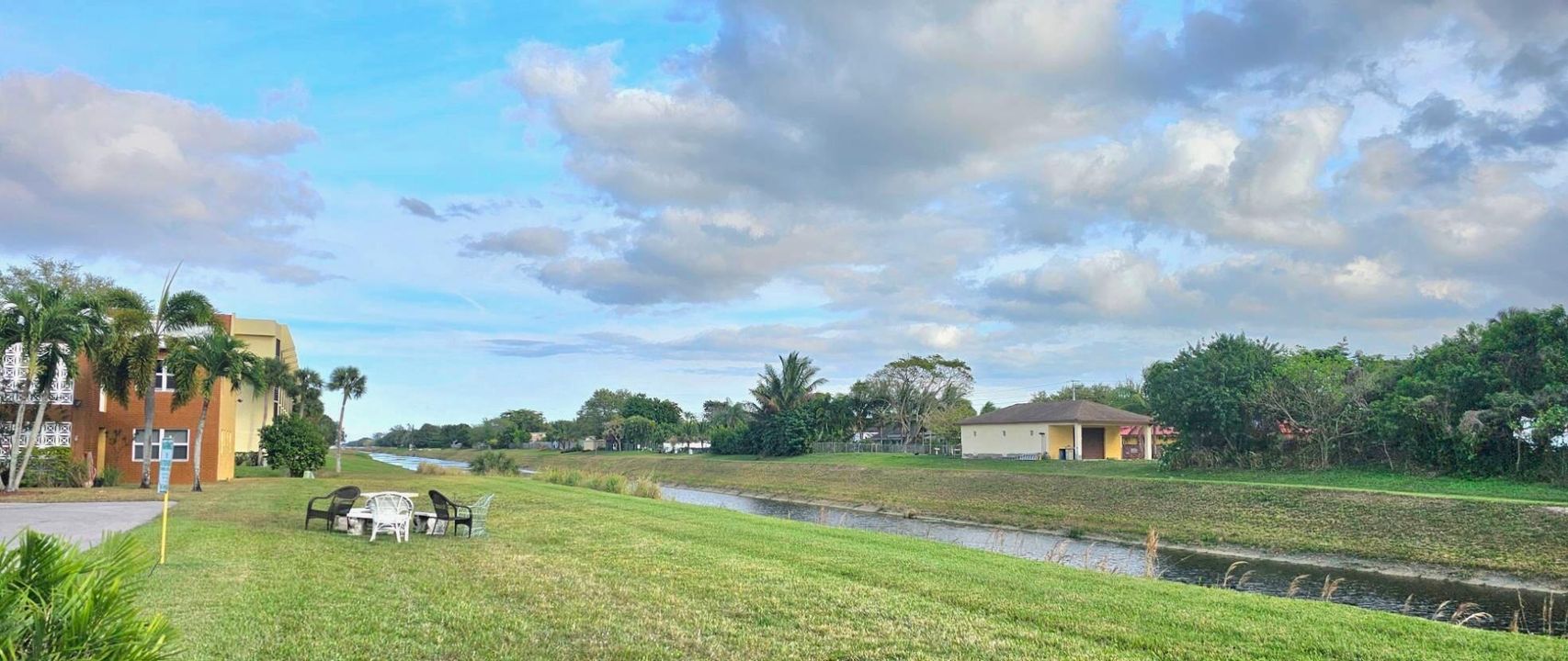 На продажу: $135,000 (2 спален, 2 ванн, 955 Квадратных фут)