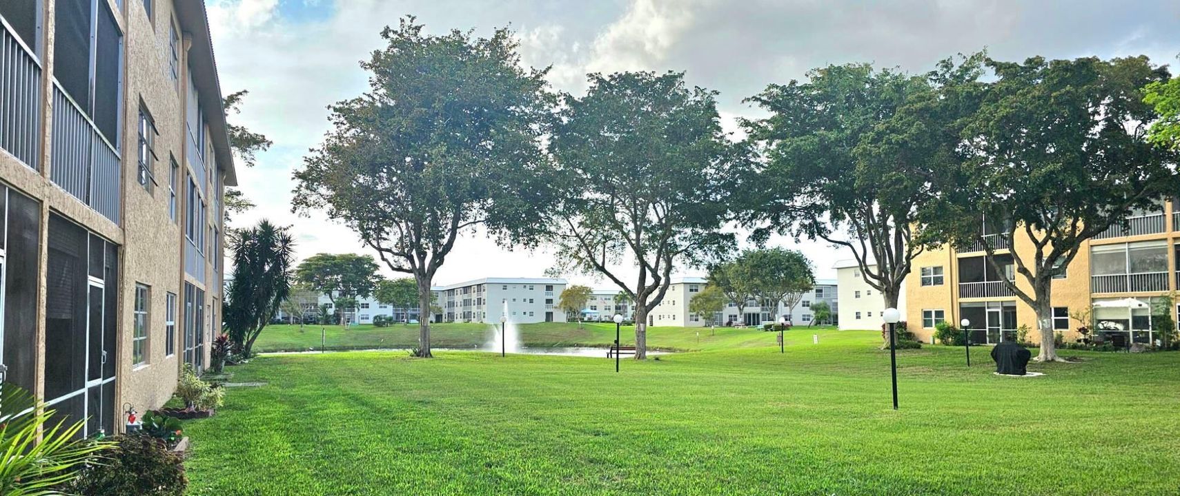 На продажу: $135,000 (2 спален, 2 ванн, 955 Квадратных фут)