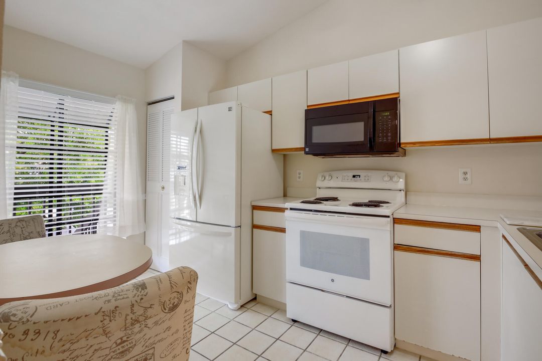 For Sale: $150,000 (2 beds, 2 baths, 1059 Square Feet)