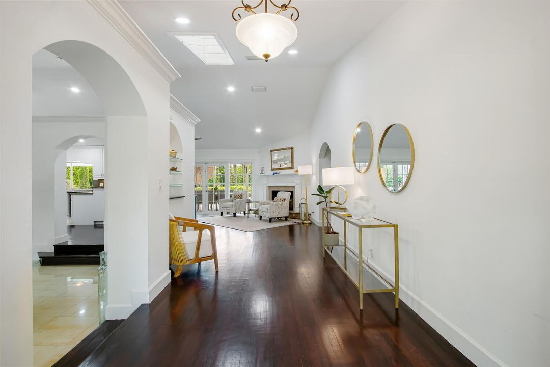 出租: $10,000 (4 贝兹, 2 浴室, 3058 平方英尺)