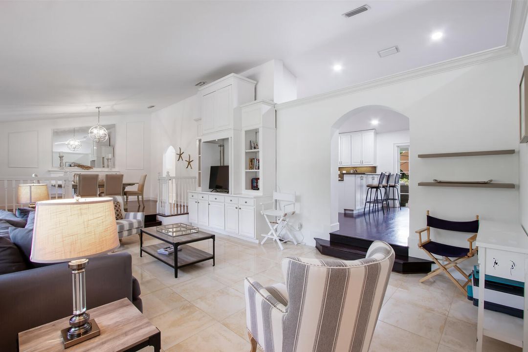 出租: $10,000 (4 贝兹, 2 浴室, 3058 平方英尺)