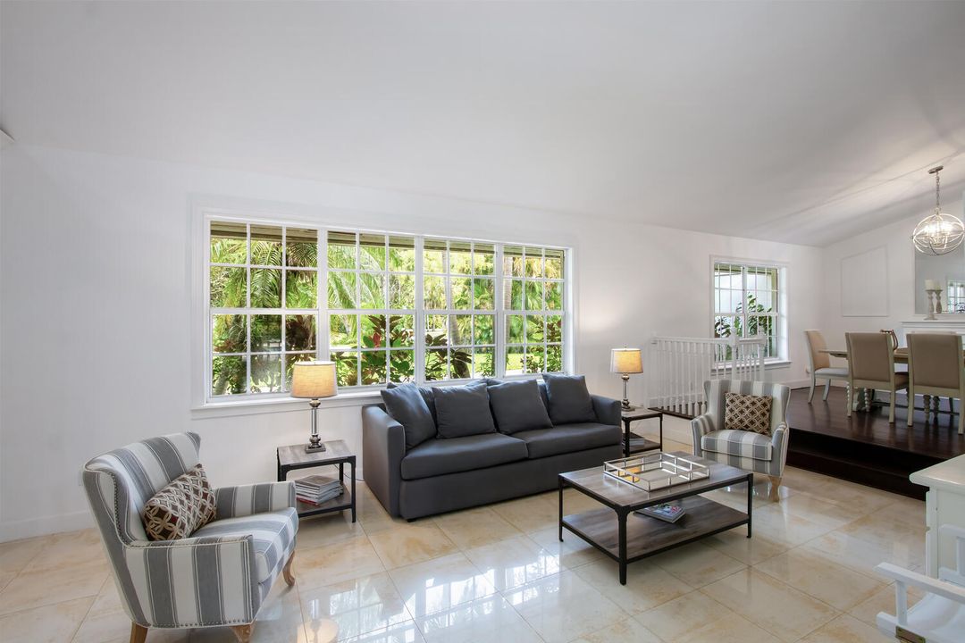 出租: $10,000 (4 贝兹, 2 浴室, 3058 平方英尺)