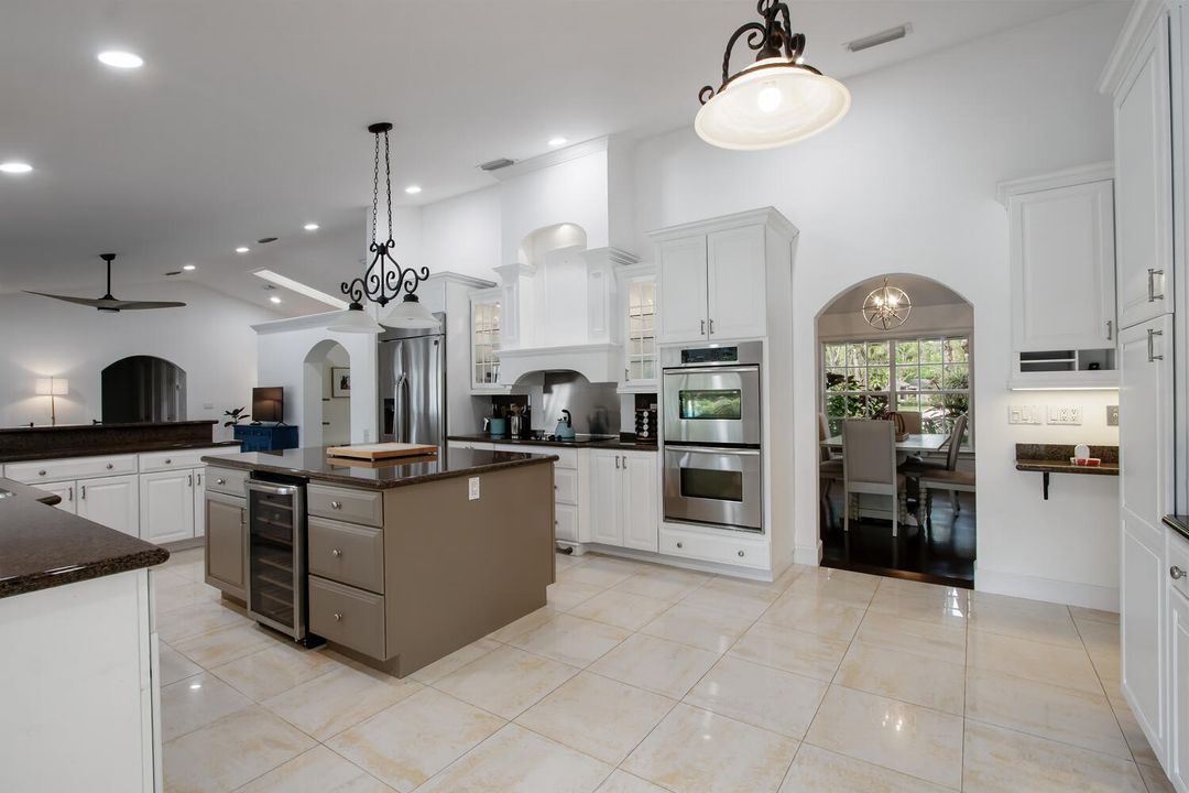 出租: $10,000 (4 贝兹, 2 浴室, 3058 平方英尺)