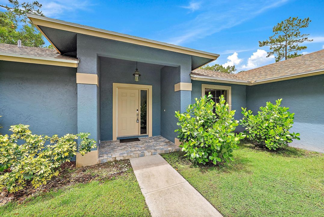 Под контрактом: $874,000 (5 спален, 3 ванн, 2828 Квадратных фут)