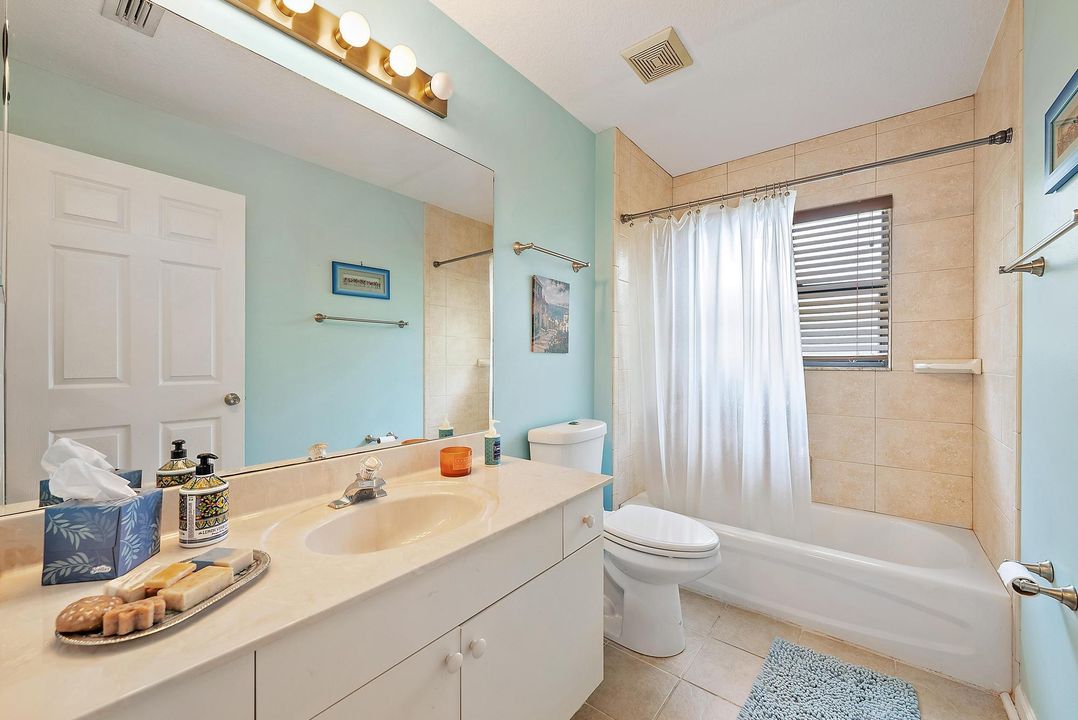 Под контрактом: $874,000 (5 спален, 3 ванн, 2828 Квадратных фут)