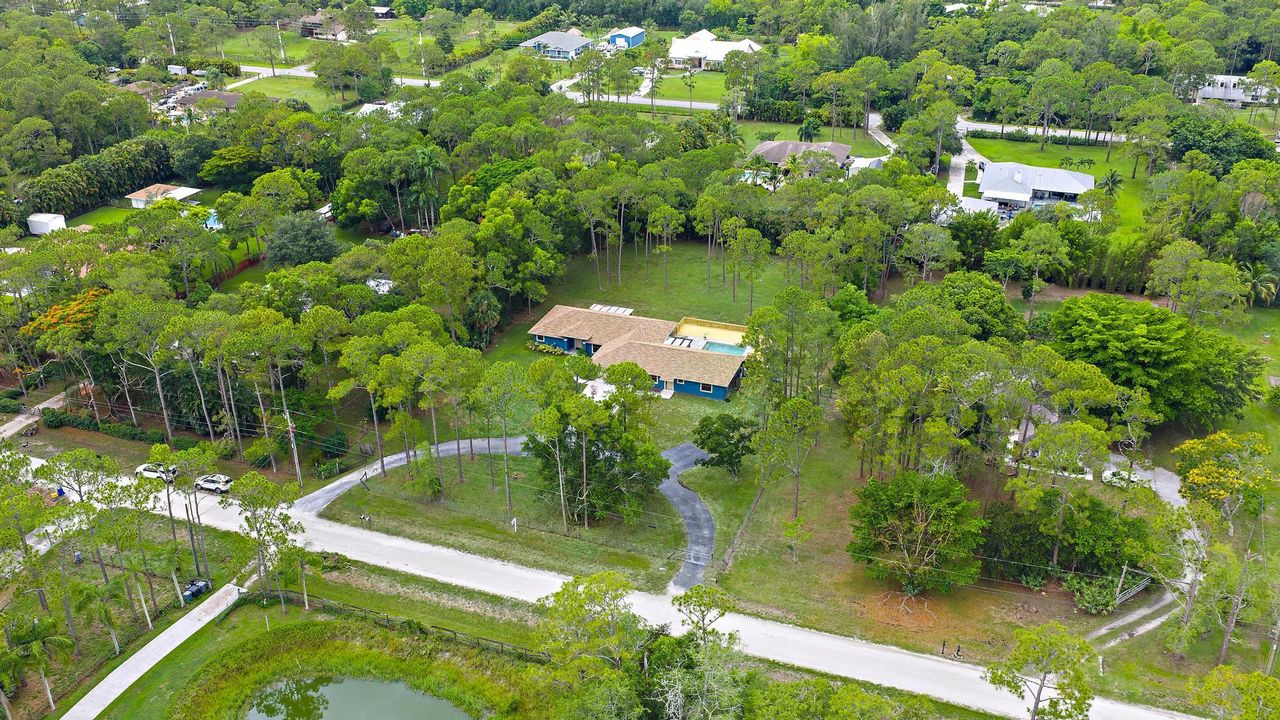 Под контрактом: $874,000 (5 спален, 3 ванн, 2828 Квадратных фут)