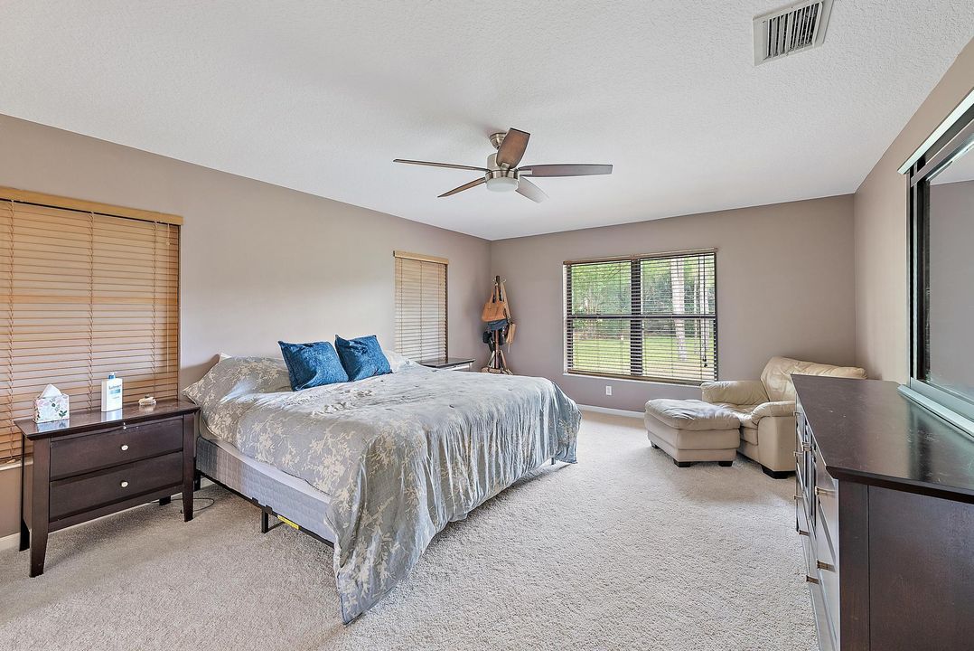 Под контрактом: $874,000 (5 спален, 3 ванн, 2828 Квадратных фут)