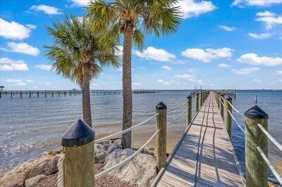 For Sale: $979,000 (3 beds, 3 baths, 1921 Square Feet)