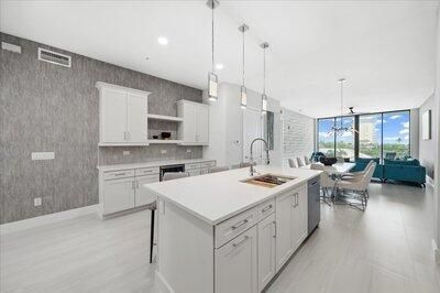 For Sale: $979,000 (3 beds, 3 baths, 1921 Square Feet)