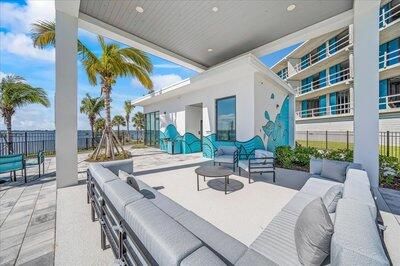 For Sale: $979,000 (3 beds, 3 baths, 1921 Square Feet)