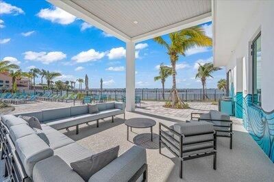 For Sale: $979,000 (3 beds, 3 baths, 1921 Square Feet)