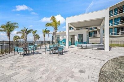 For Sale: $979,000 (3 beds, 3 baths, 1921 Square Feet)