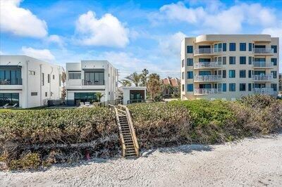 For Sale: $979,000 (3 beds, 3 baths, 1921 Square Feet)