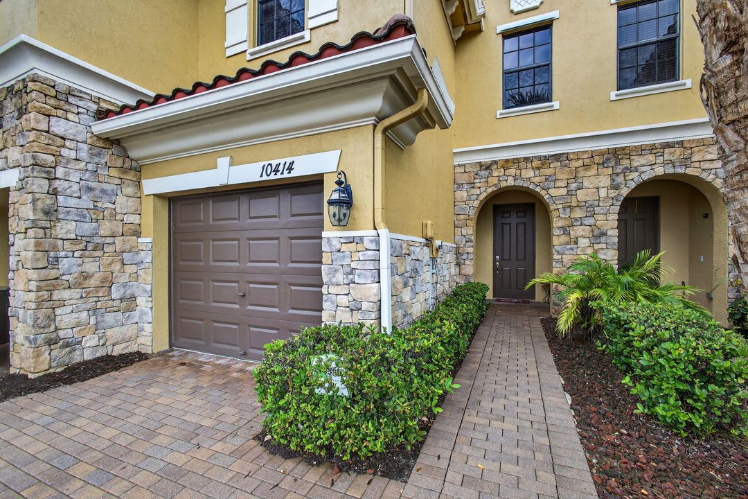 Недавно продано: $449,900 (3 спален, 2 ванн, 1688 Квадратных фут)