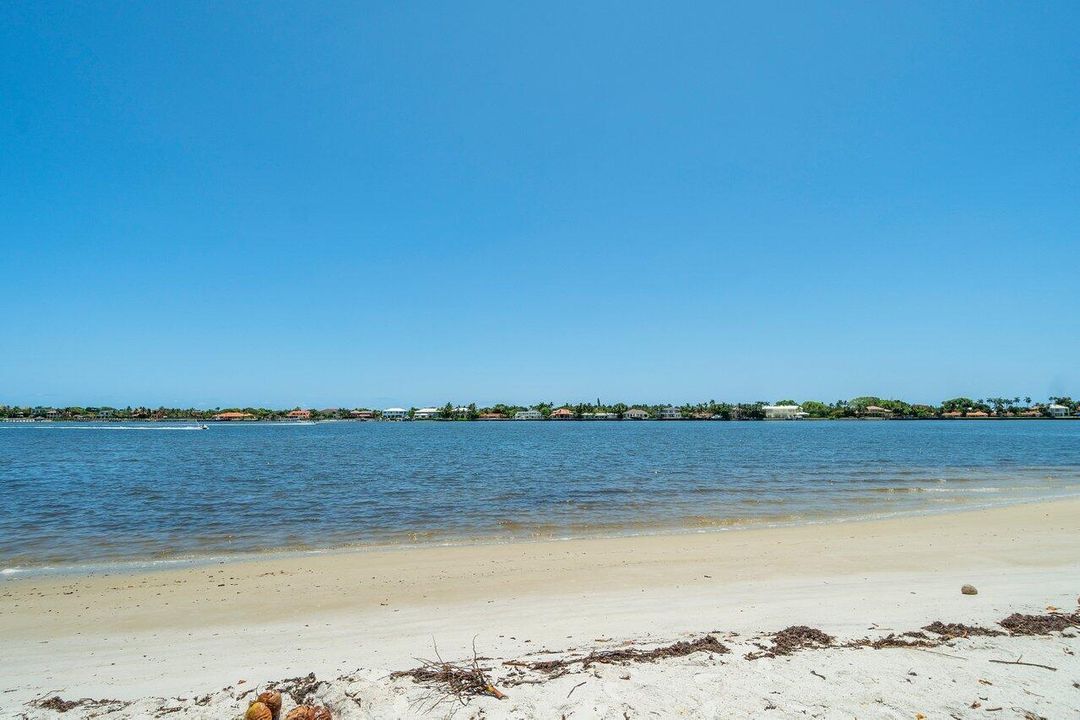 For Sale: $335,000 (2 beds, 2 baths, 1442 Square Feet)