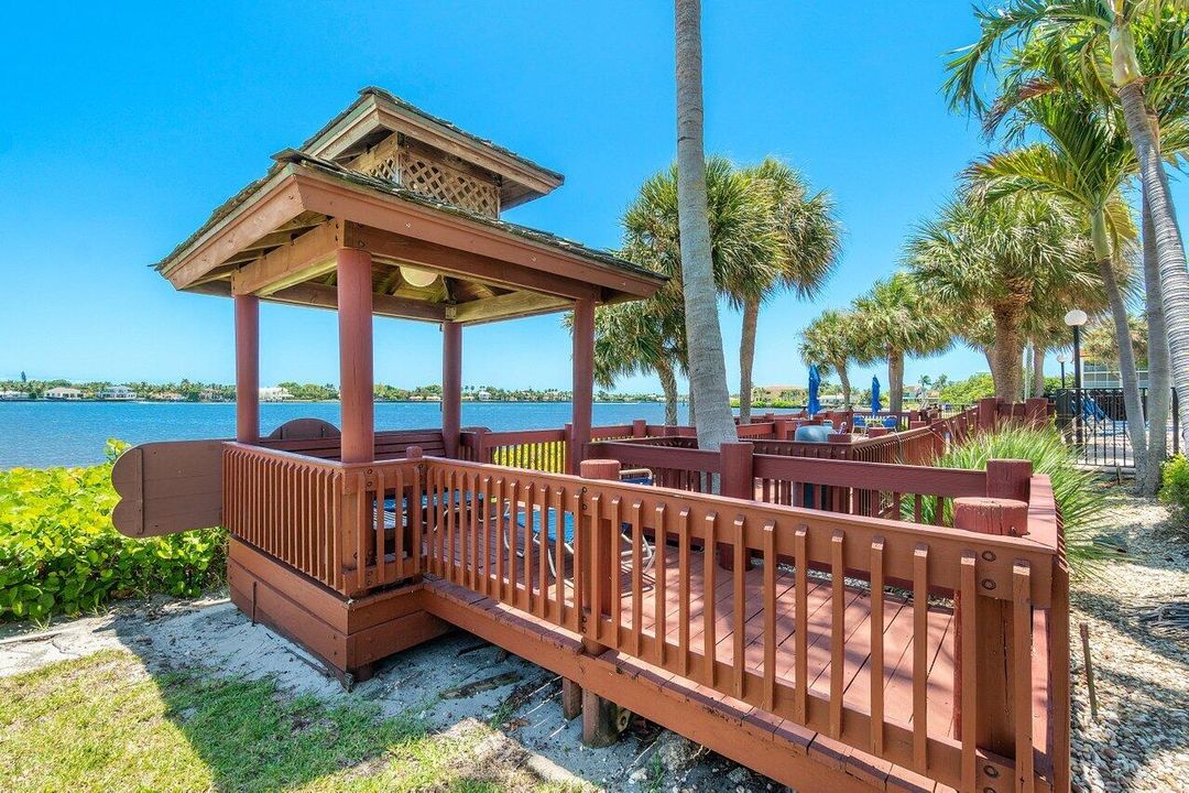 For Sale: $335,000 (2 beds, 2 baths, 1442 Square Feet)