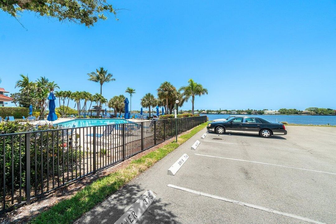 For Sale: $335,000 (2 beds, 2 baths, 1442 Square Feet)