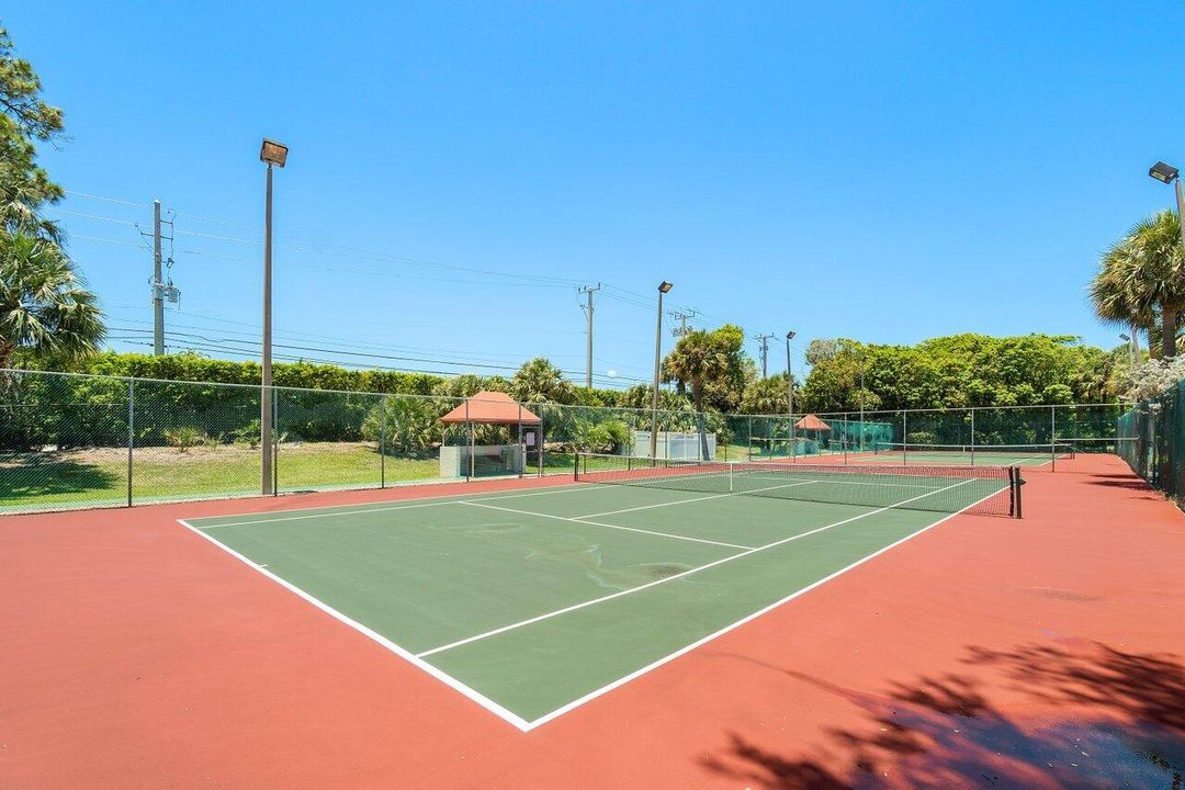 For Sale: $335,000 (2 beds, 2 baths, 1442 Square Feet)