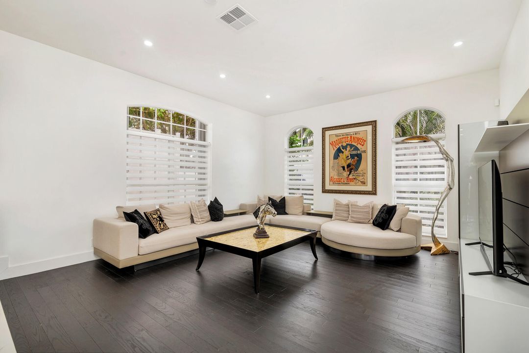 На продажу: $2,499,000 (4 спален, 3 ванн, 2717 Квадратных фут)