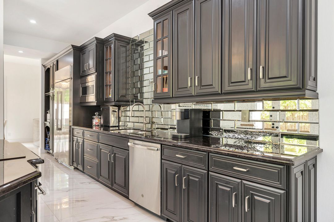 На продажу: $2,499,000 (4 спален, 3 ванн, 2717 Квадратных фут)