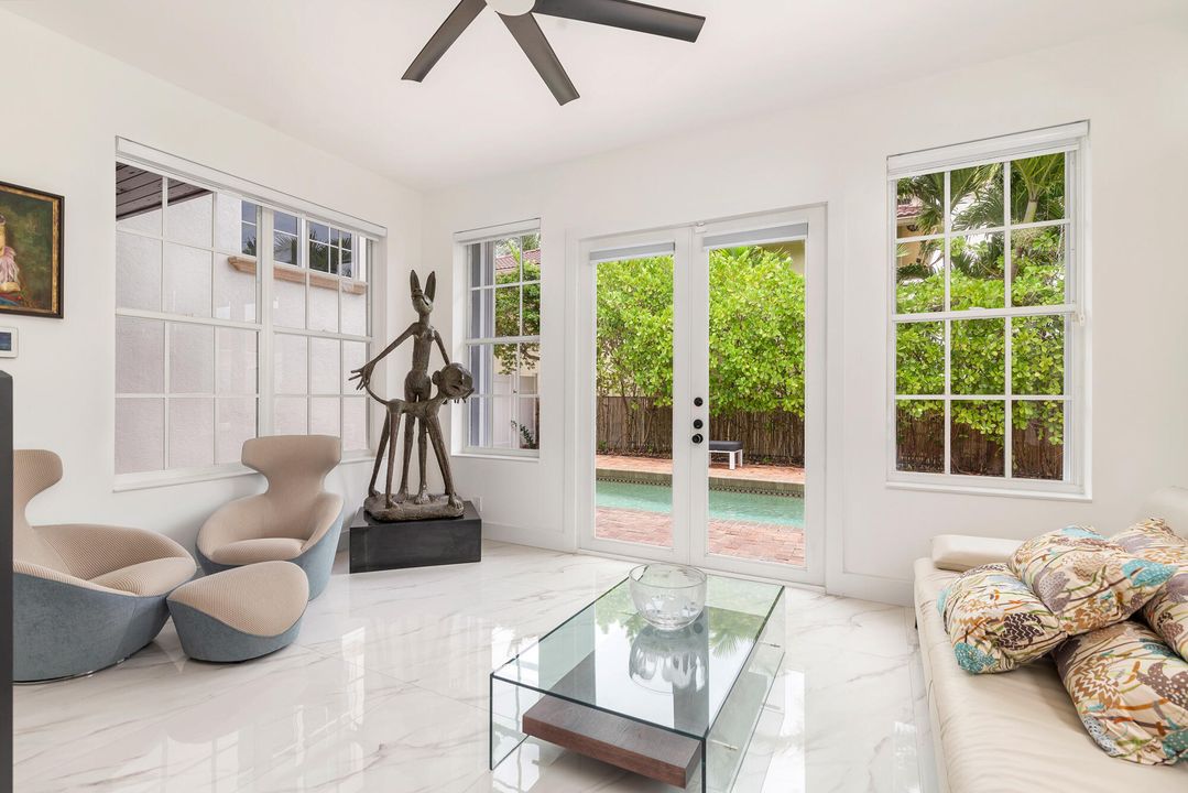 На продажу: $2,499,000 (4 спален, 3 ванн, 2717 Квадратных фут)