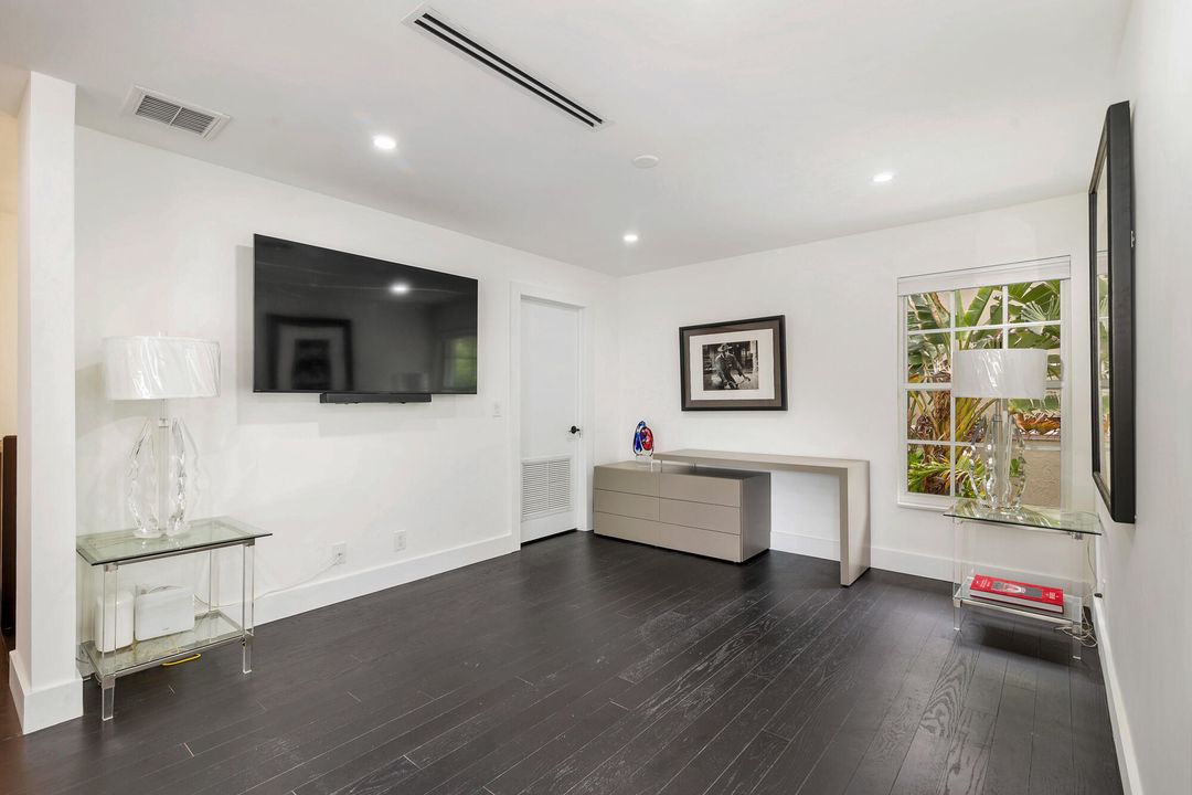 На продажу: $2,499,000 (4 спален, 3 ванн, 2717 Квадратных фут)