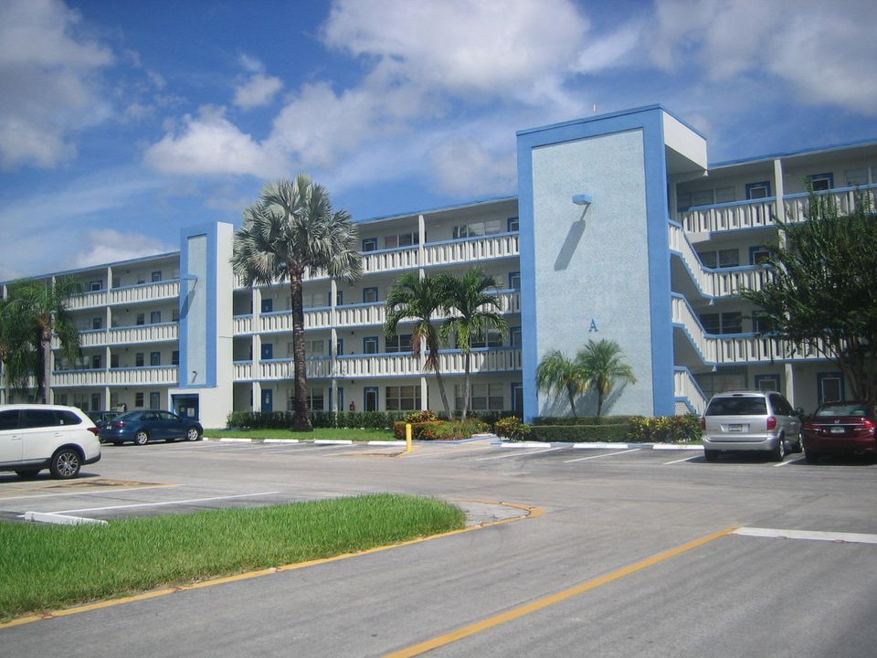 Active With Contract: $1,600 (1 beds, 1 baths, 738 Square Feet)