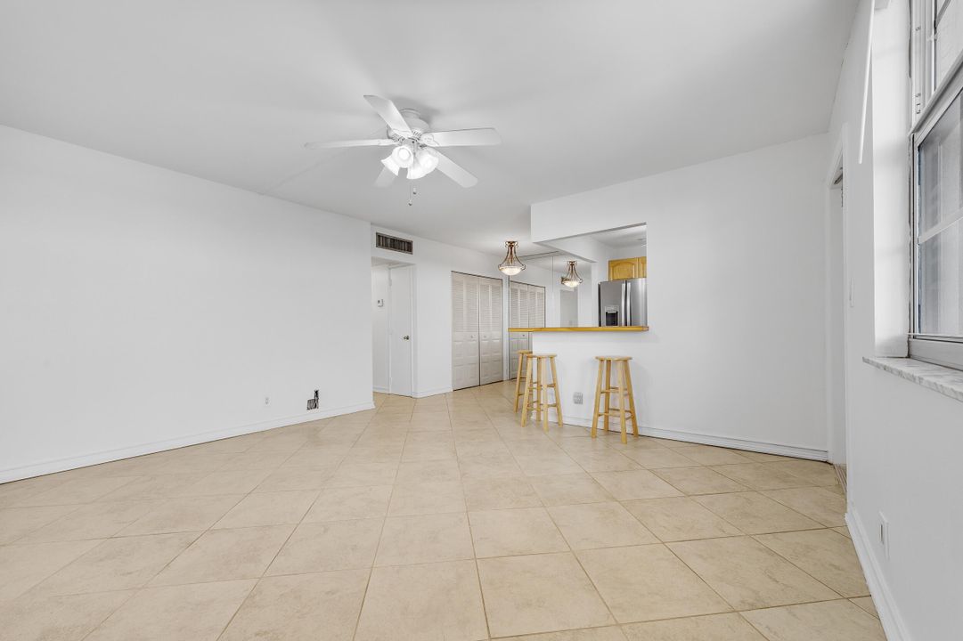 Activo con contrato: $218,000 (2 camas, 2 baños, 904 Pies cuadrados)