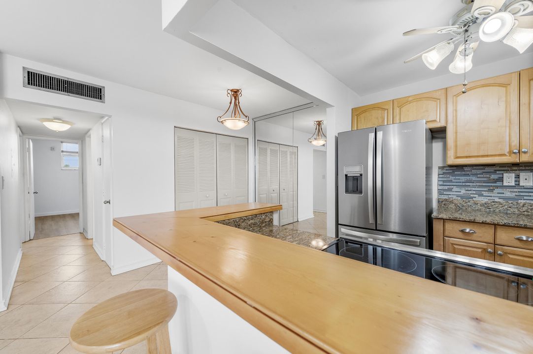 Activo con contrato: $218,000 (2 camas, 2 baños, 904 Pies cuadrados)