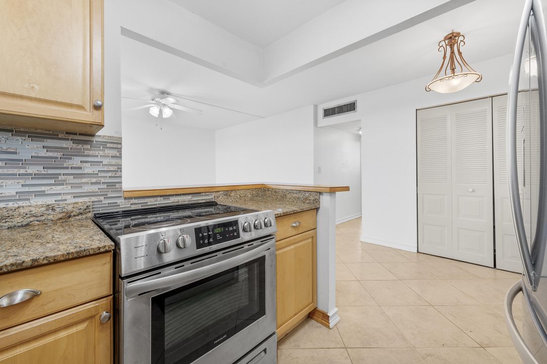 Activo con contrato: $218,000 (2 camas, 2 baños, 904 Pies cuadrados)