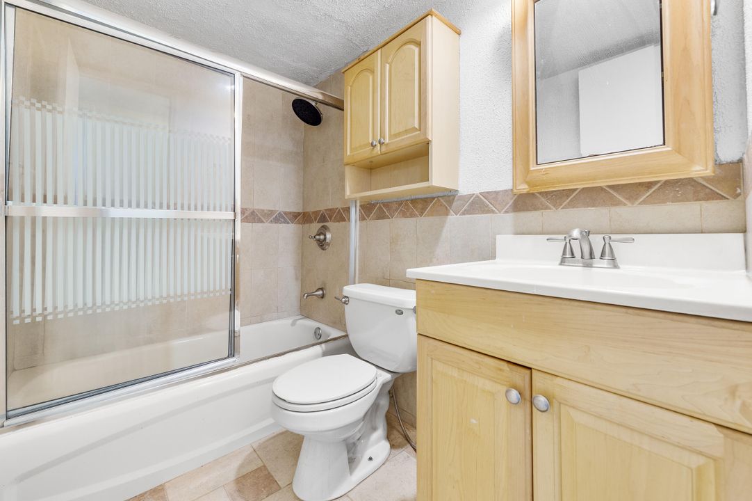 Activo con contrato: $218,000 (2 camas, 2 baños, 904 Pies cuadrados)