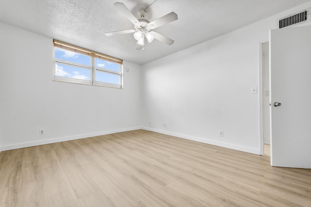 Activo con contrato: $218,000 (2 camas, 2 baños, 904 Pies cuadrados)