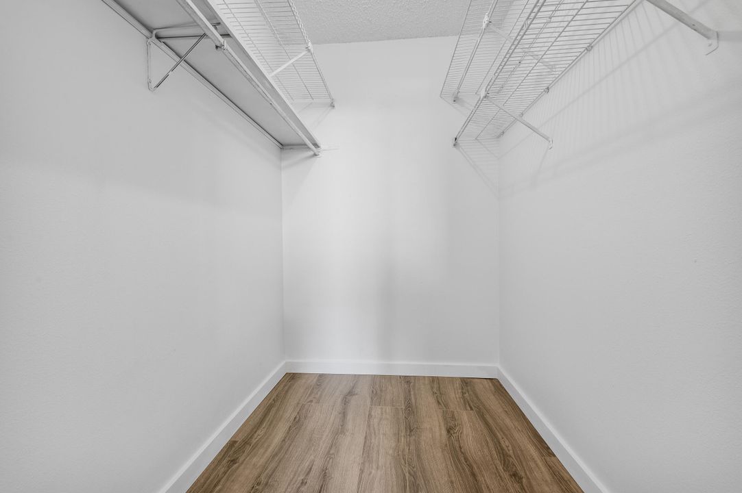 Activo con contrato: $218,000 (2 camas, 2 baños, 904 Pies cuadrados)