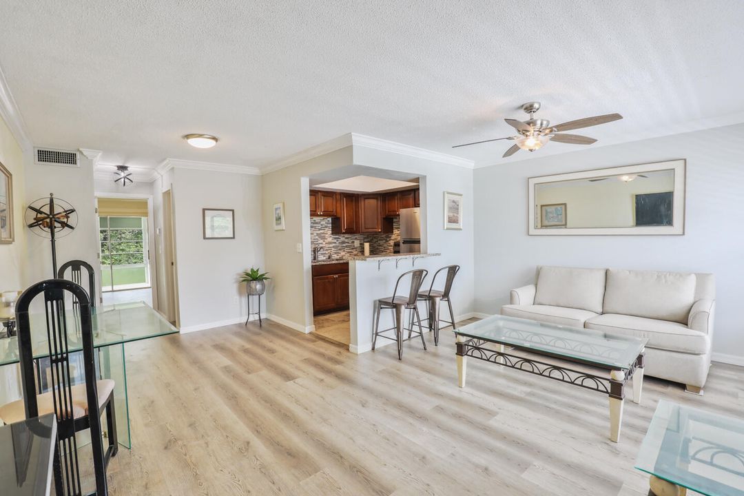 Vendido Recientemente: $104,900 (1 camas, 1 baños, 696 Pies cuadrados)