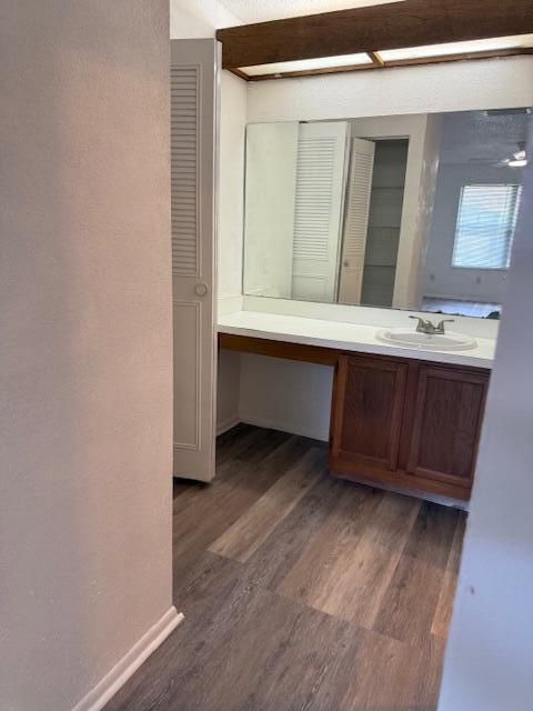 Под контрактом: $184,000 (2 спален, 2 ванн, 1112 Квадратных фут)