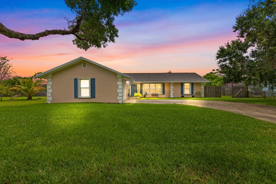 合同活跃: $419,900 (3 贝兹, 2 浴室, 1596 平方英尺)