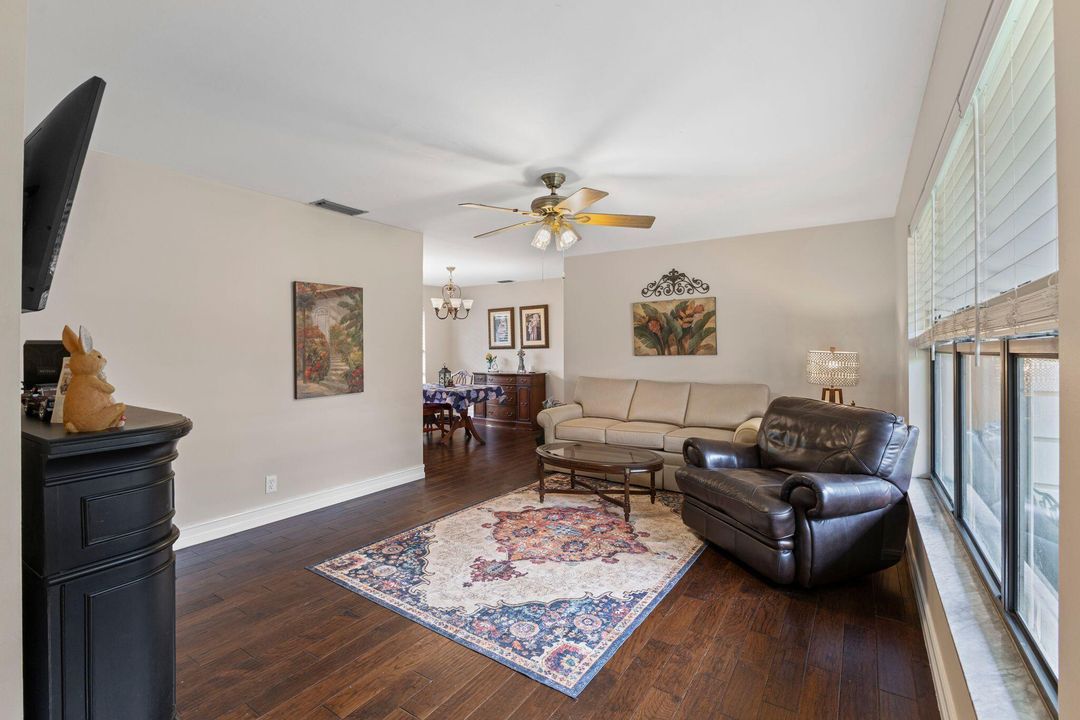 合同活跃: $419,900 (3 贝兹, 2 浴室, 1596 平方英尺)