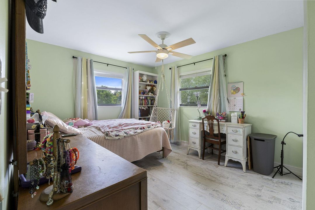 合同活跃: $419,900 (3 贝兹, 2 浴室, 1596 平方英尺)