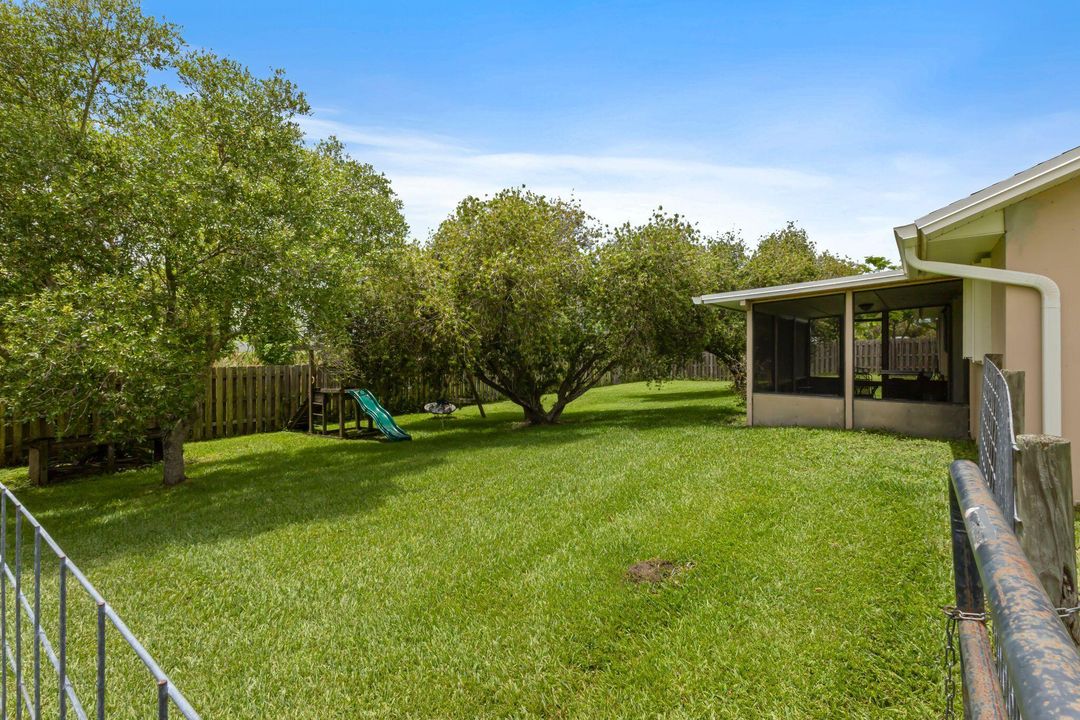 合同活跃: $419,900 (3 贝兹, 2 浴室, 1596 平方英尺)