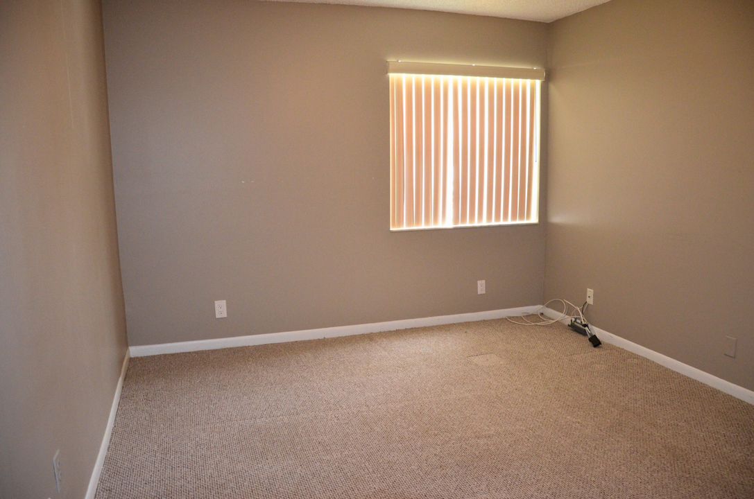 待售: $69,500 (2 贝兹, 2 浴室, 907 平方英尺)