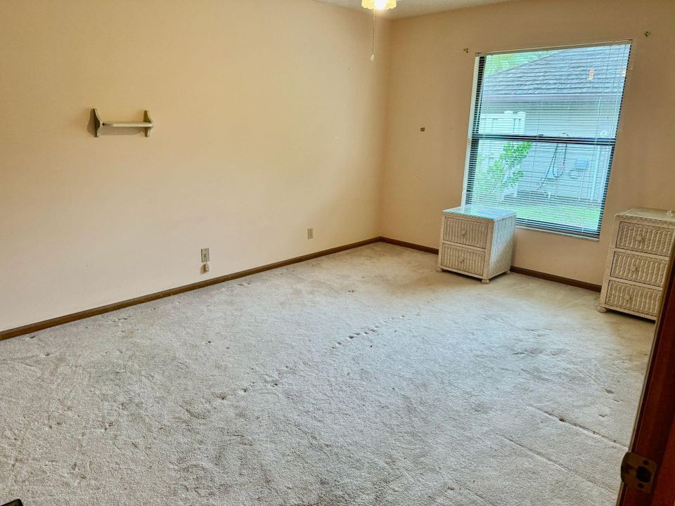 Activo con contrato: $659,900 (4 camas, 3 baños, 2326 Pies cuadrados)